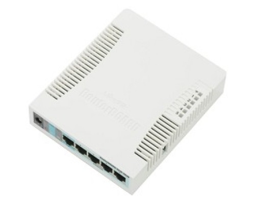 MikroTik RB951G-2HnD Беспроводной маршрутизатор,RouterBOARD 951G-2HnD with 600Mhz CPU,128MB RAM, 5xGbit LAN, built-in 2.4Ghz 802b/g/n 2x2 two chain wireless with integrated antennas, plastic case, PSU